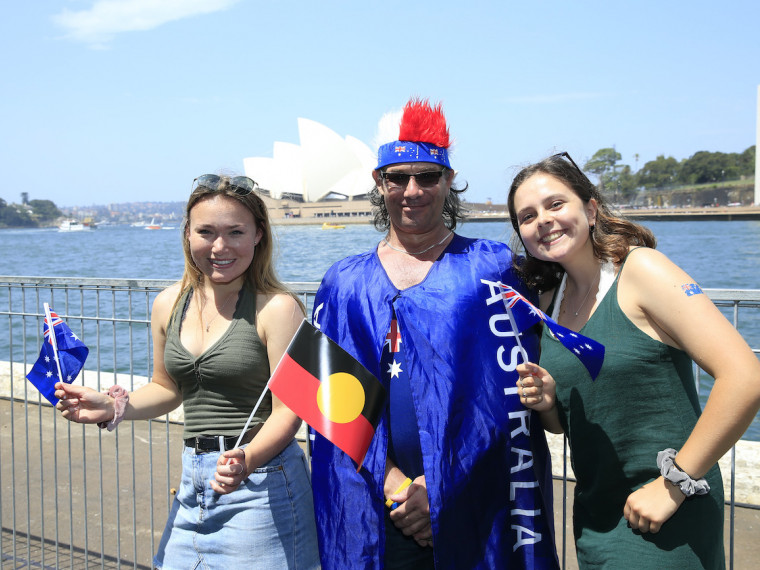 54. Harbour onlookers 10