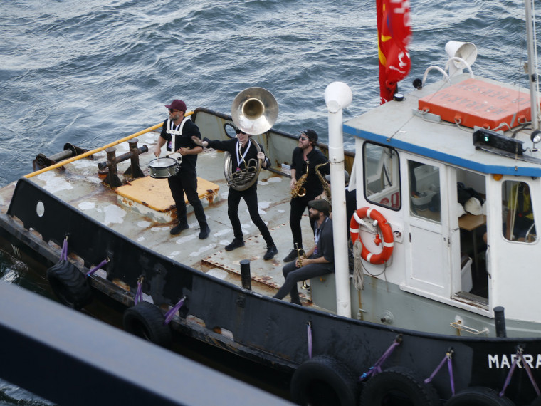 59. Harbour band