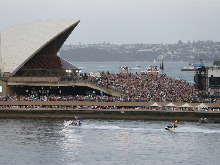 63. Opera House crowds