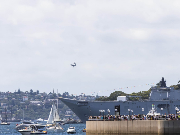 Salute to Australia - RAAF fast jet and HMAS Parramatta (Australia Day 2022)