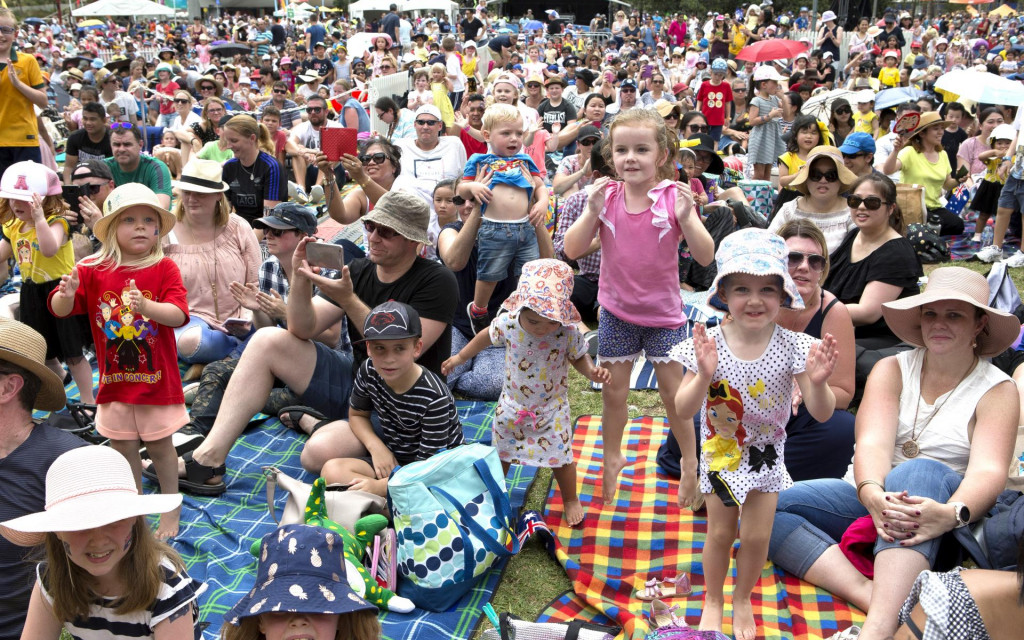 Kids and families at a picnic