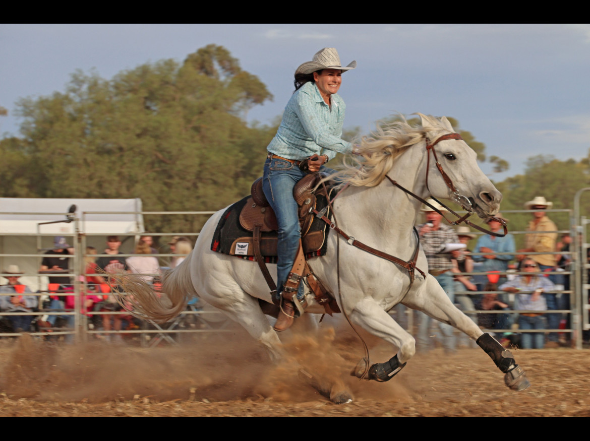 0G4A0040 KAPUNDA RODEO BARREL RACE